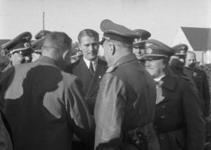Wernher von Braun 1941 in Peenem&uuml;nde